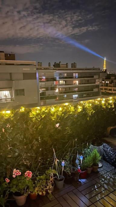 Nice Loft With Romantic View Over The Eiffel Tower Paris Exterior foto