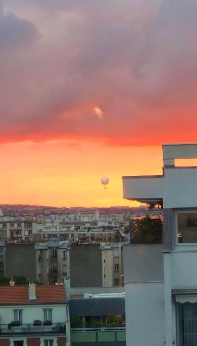 Nice Loft With Romantic View Over The Eiffel Tower Paris Exterior foto